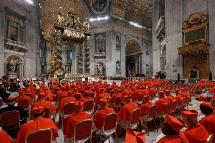 Conclave para eleger novo papa inicia em 7 de maio